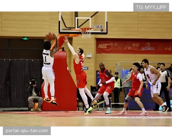 联盟数据报告：2025-26赛季比赛节奏与三分占比呈两极分化趋势