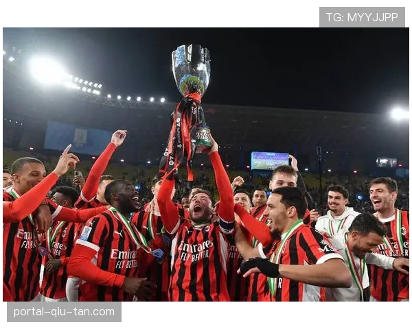 镜头捕捉:博洛尼亚中卫在门线解围后,激动捶打草皮 镜头捕捉:博洛尼亚中卫在门线解围后,激动捶打草皮